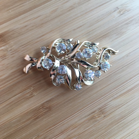 Vintage Rhodium Plated Rhinestone Ribbon Fern Brooch - Picture 2 of 4